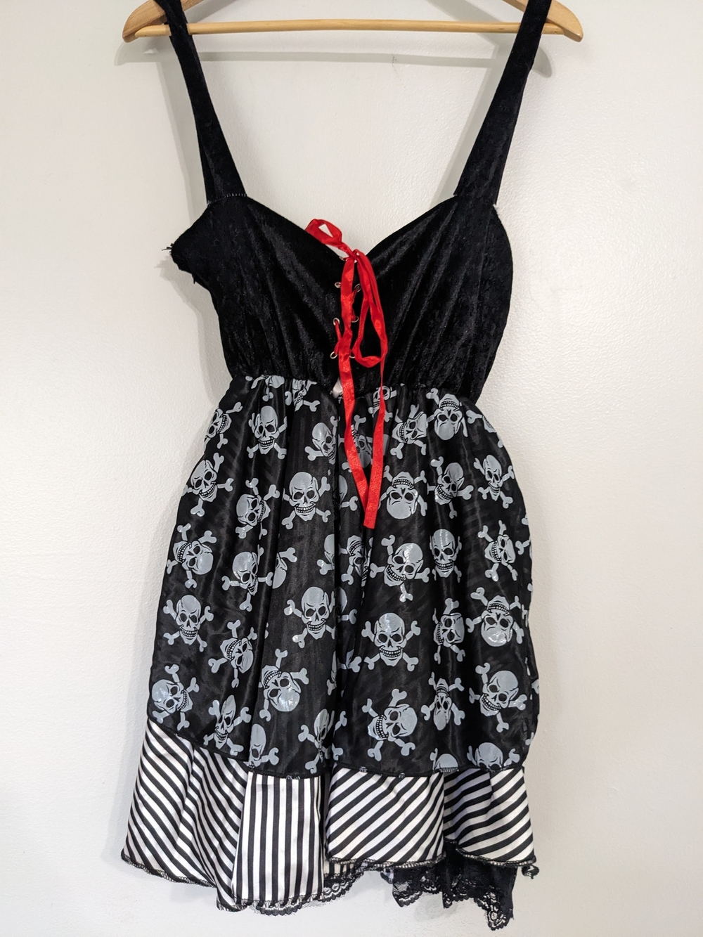 Pirate Halloween Costume Women's Medium Black White Ref Dress Goth Emo Cosplay